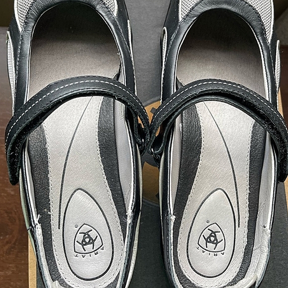 ARIAT FLATS NWT & BOX, VERY COMFORTABLE! - Picture 3 of 9